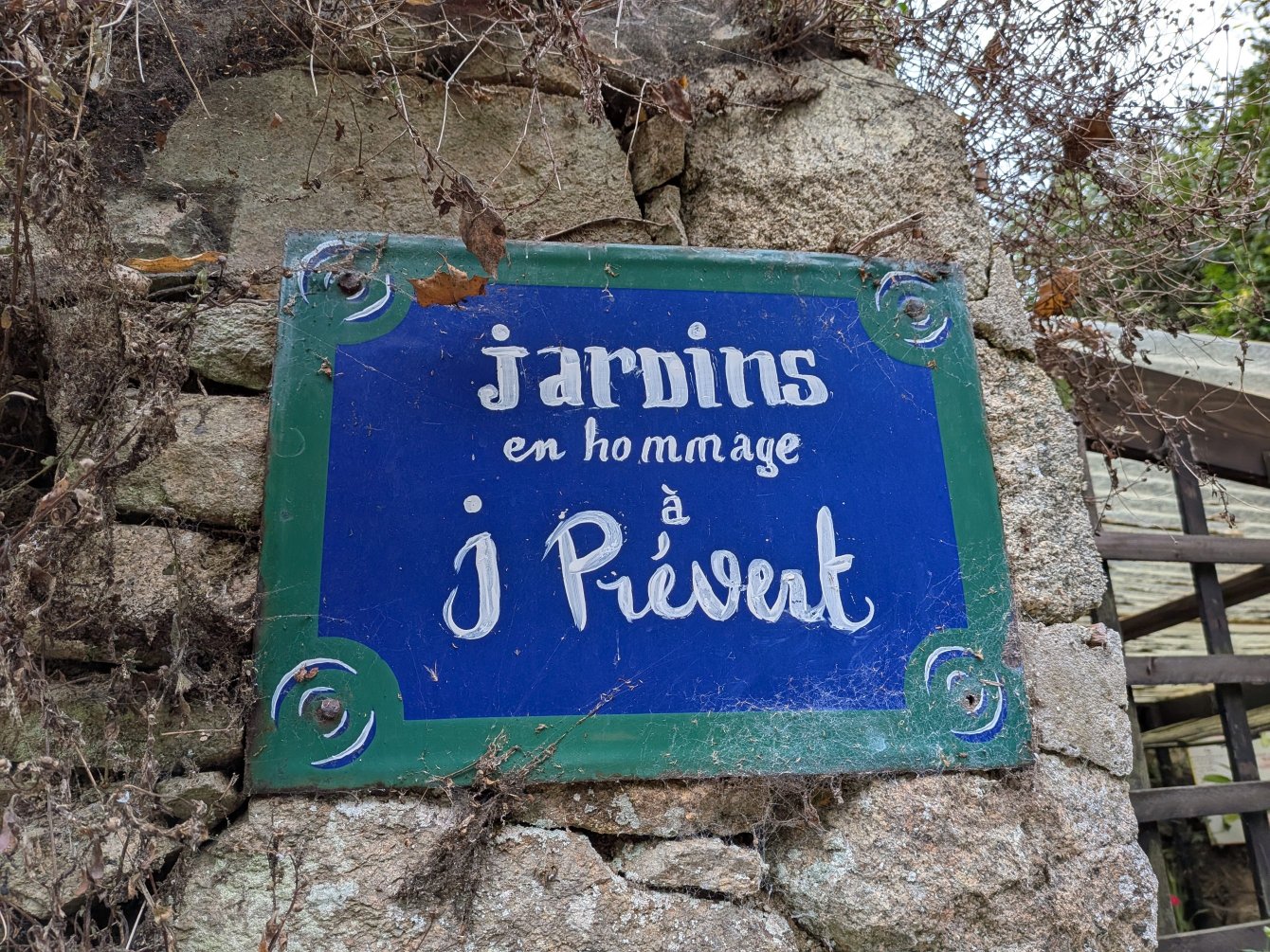 Visite du Jardin en hommage à Jacques Prévert, Cotentin, France